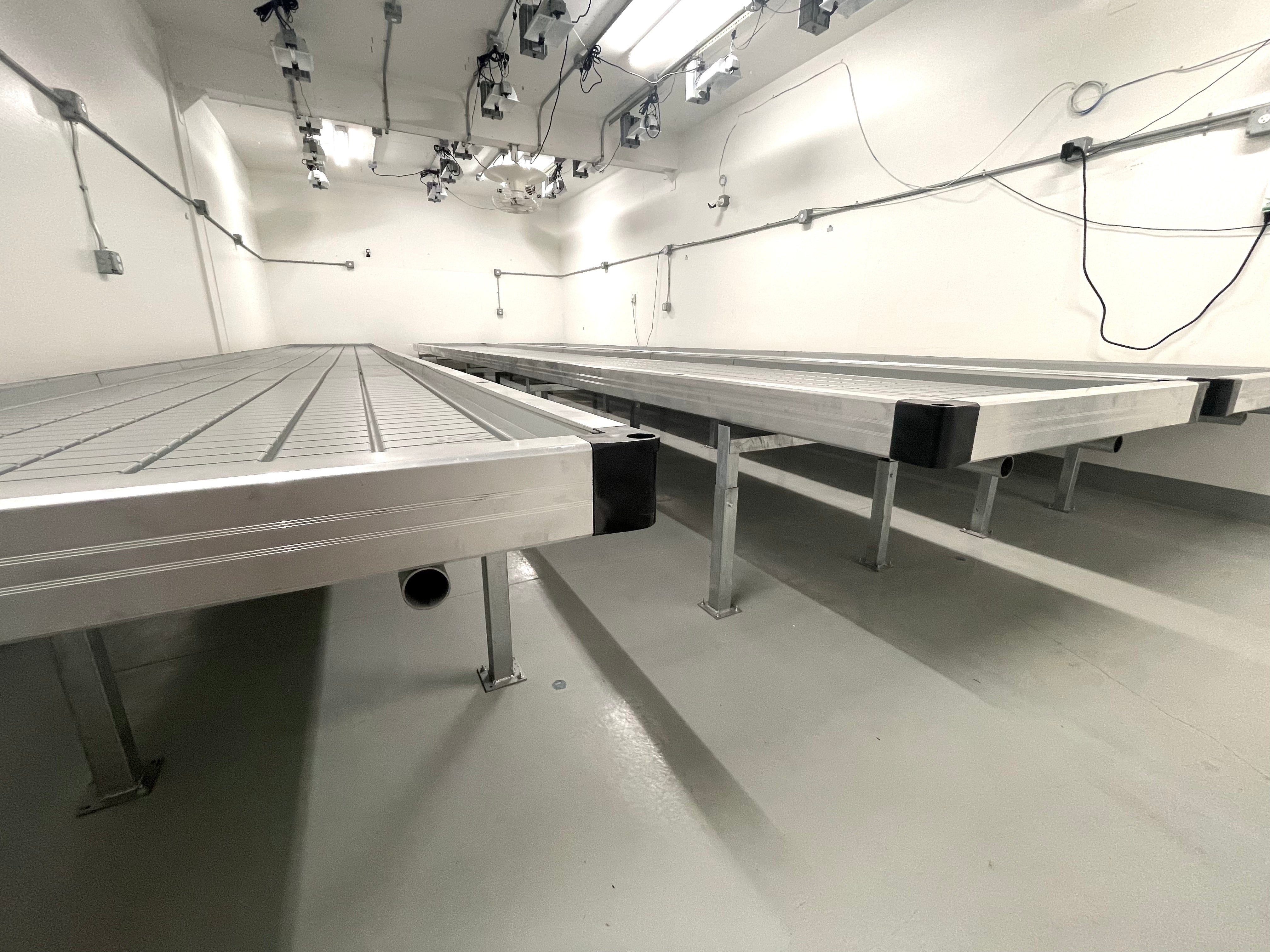 Hortitech 5' Wide Rolling Bench - No Trellis - 1'-1.5' Adjustable Height