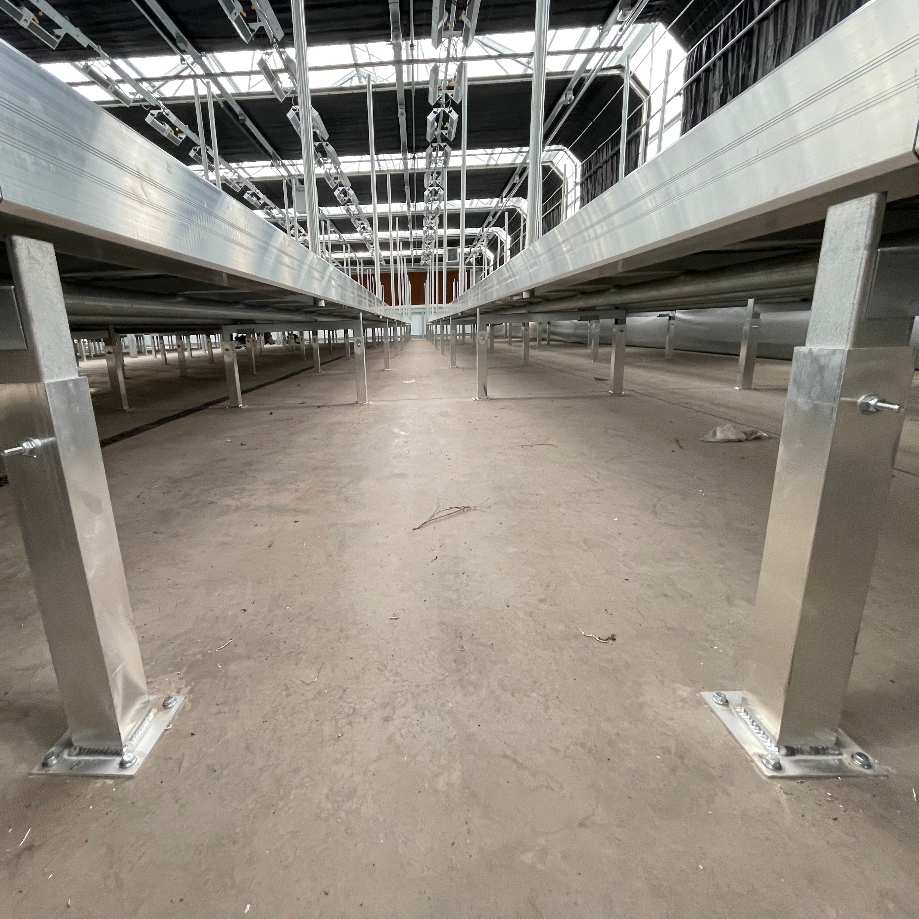 Hortitech 4' Wide Rolling Bench - 1'-1.5' Adjustable Height