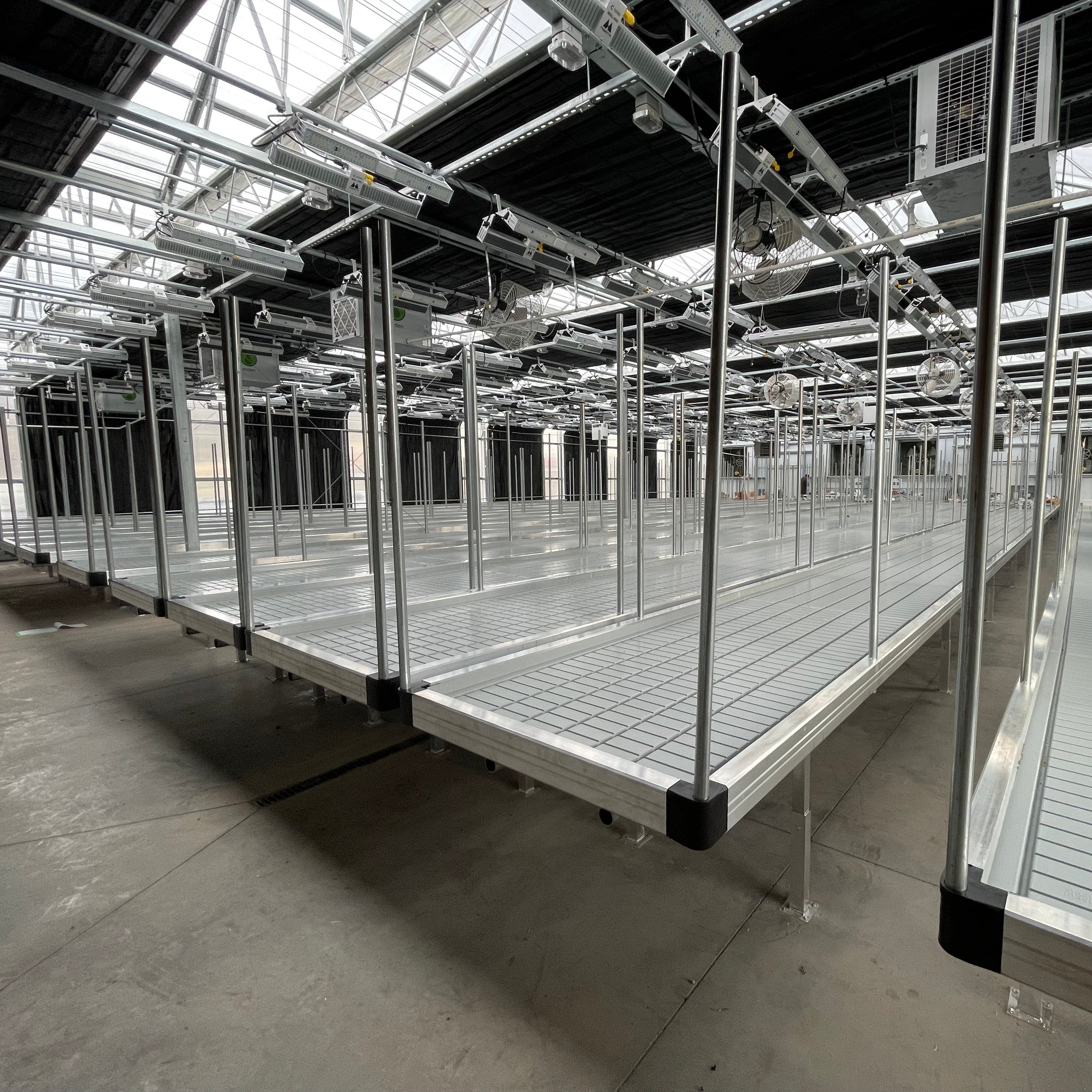 Hortitech 4' Wide Rolling Bench - 1'-1.5' Adjustable Height