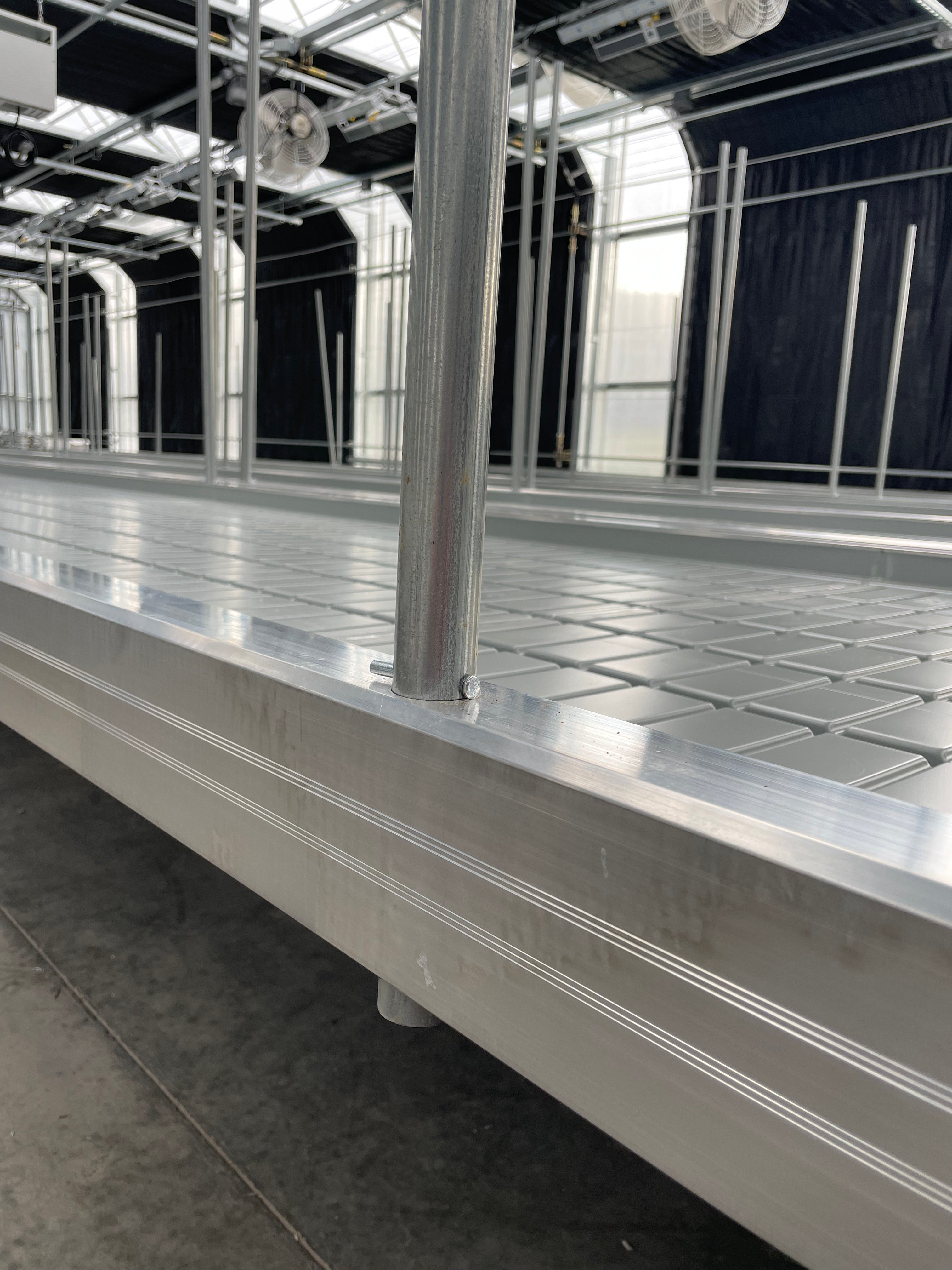 Hortitech 4' Wide Rolling Bench - 1'-1.5' Adjustable Height