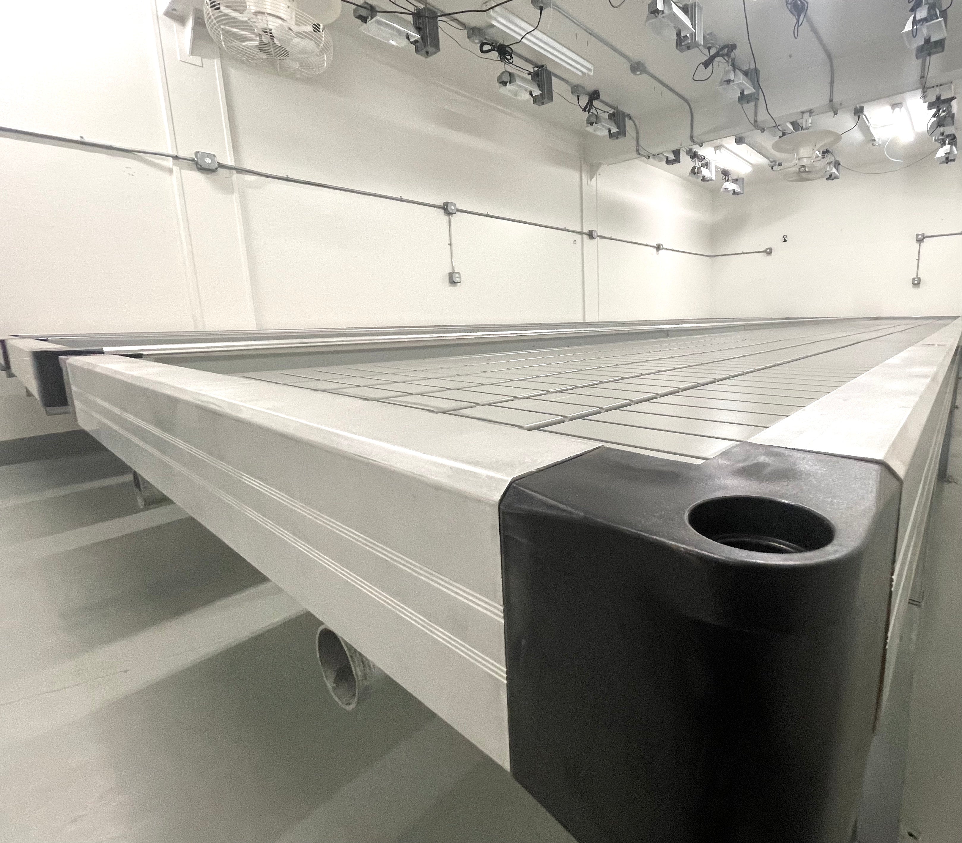 Hortitech 5' Wide Rolling Bench - No Trellis - 1'-1.5' Adjustable Height